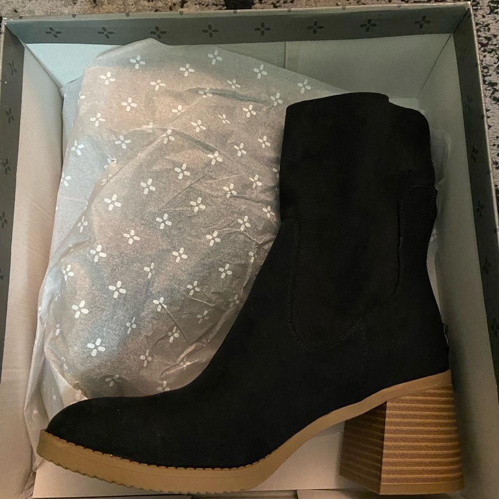 sun+stone wedged black boots